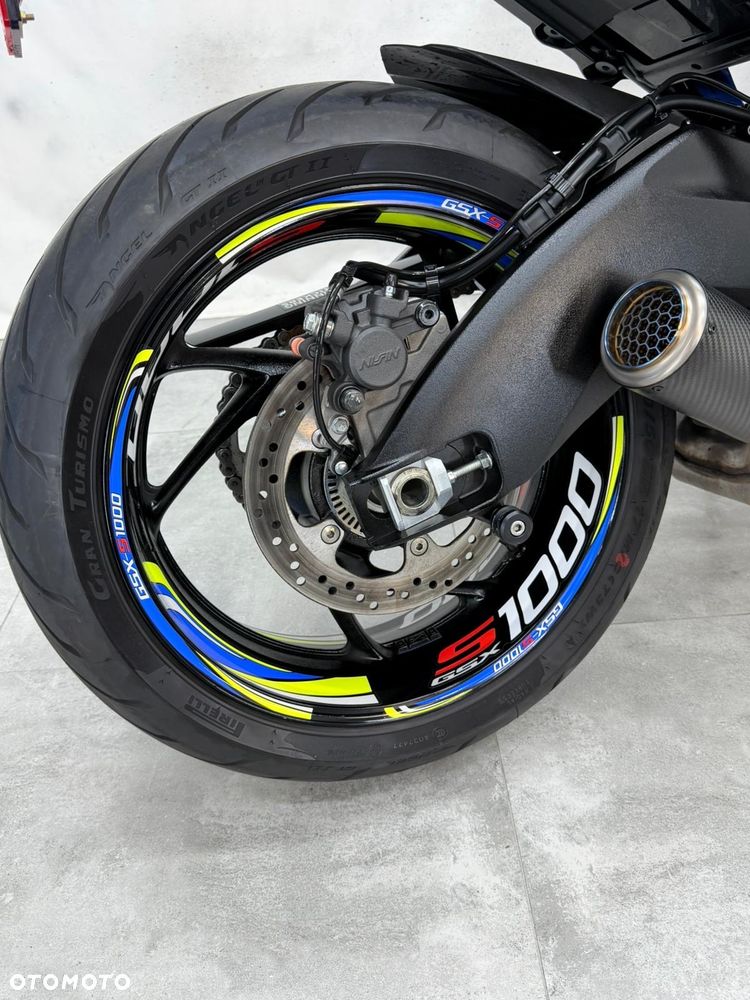 Suzuki GSX 1000 - 23