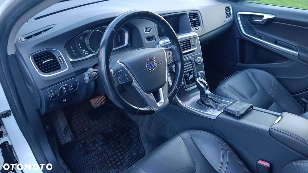 Volvo V60 Cross Country - 11