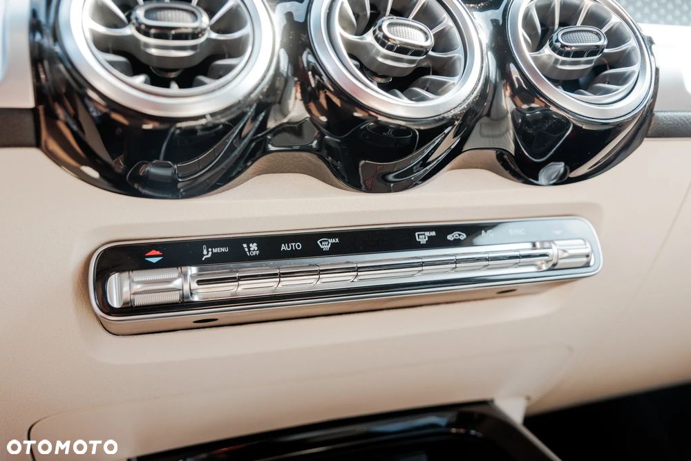 Mercedes-Benz GLB 250 4-Matic AMG Line 8G-DCT - 25