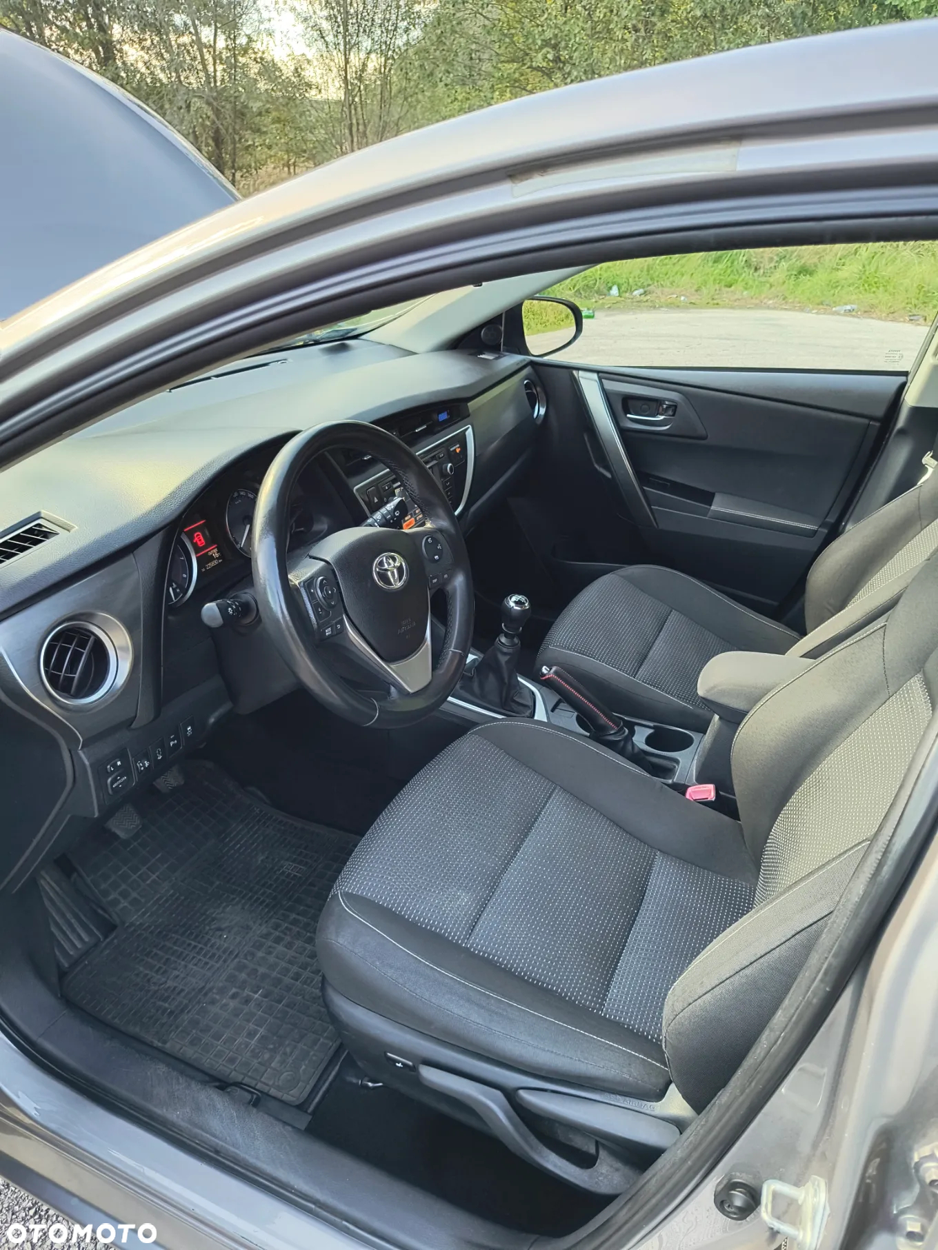 Toyota Auris 1.6 Premium Comfort - 24