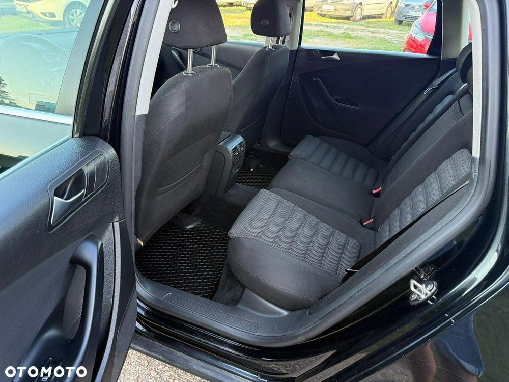 Volkswagen Passat - 14