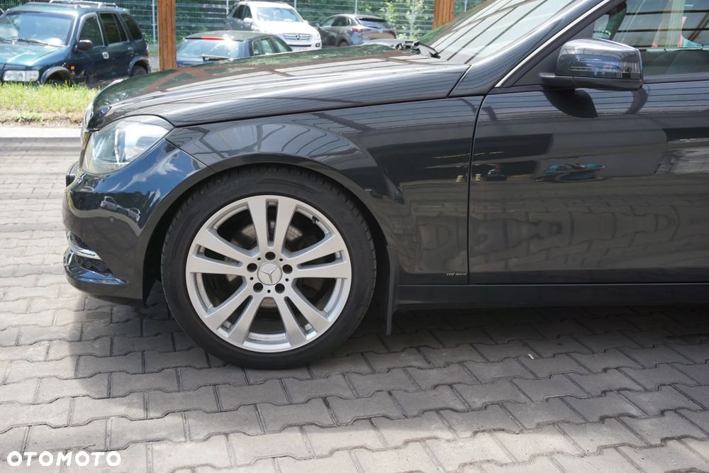 Mercedes-Benz Klasa C 220 CDI DPF Automatik BlueEFFICIENCY Special Edition - 7