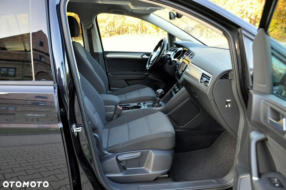 Volkswagen Touran - 17