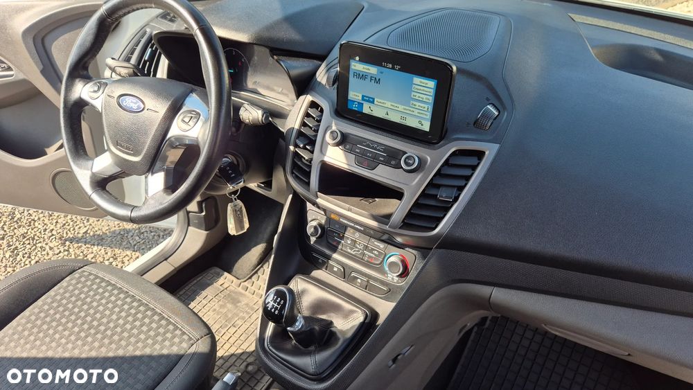 Ford Tourneo Connect Grand - 28