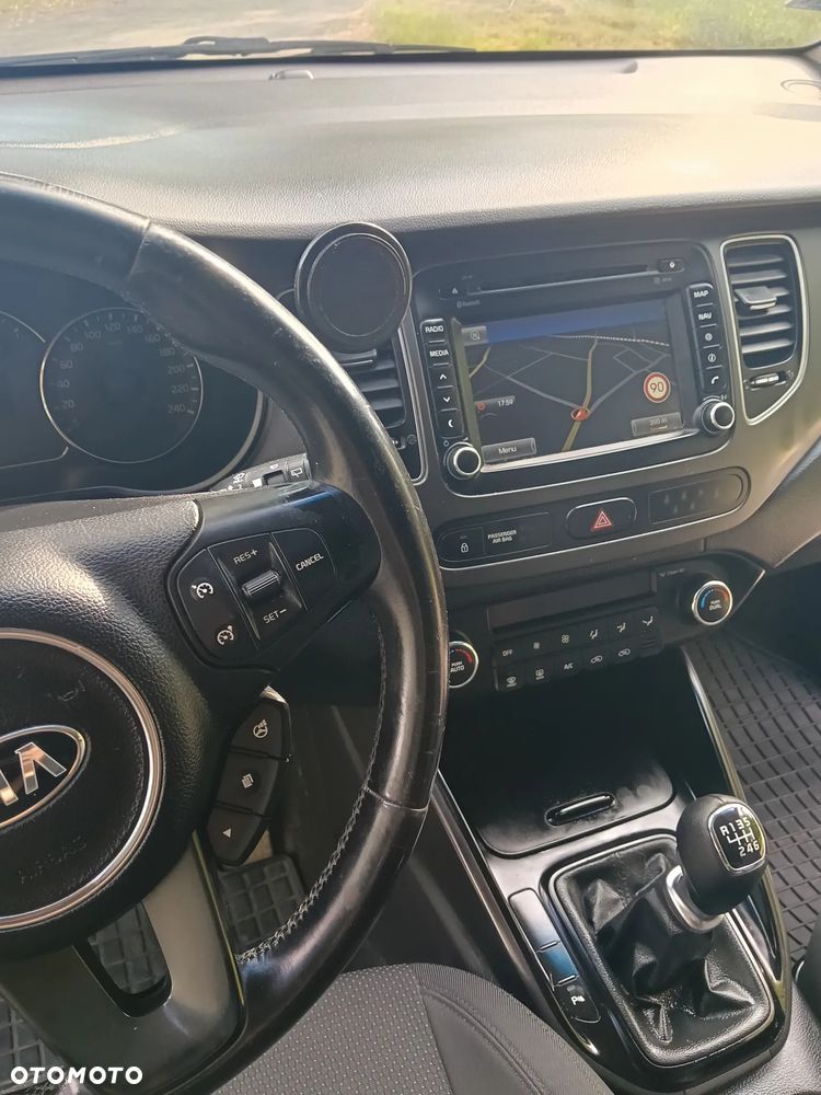 Kia Carens - 9