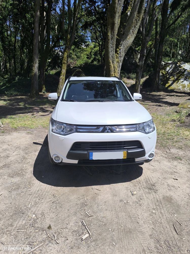 Mitsubishi Outlander 2.2 DI-D Instyle Navi - 2