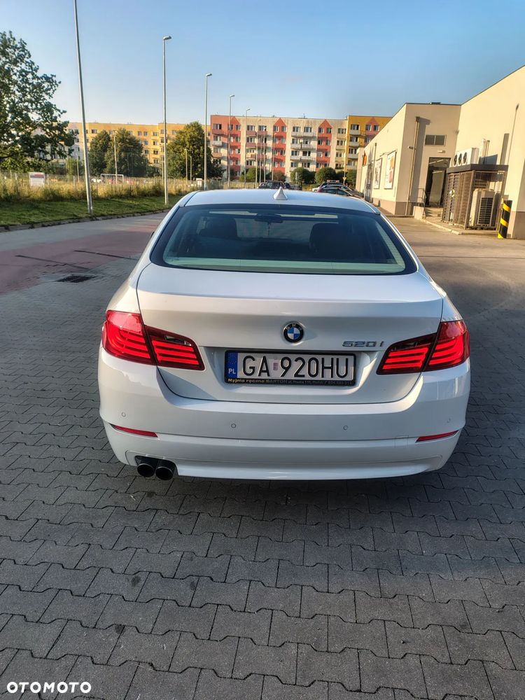 BMW Seria 5 520i - 9