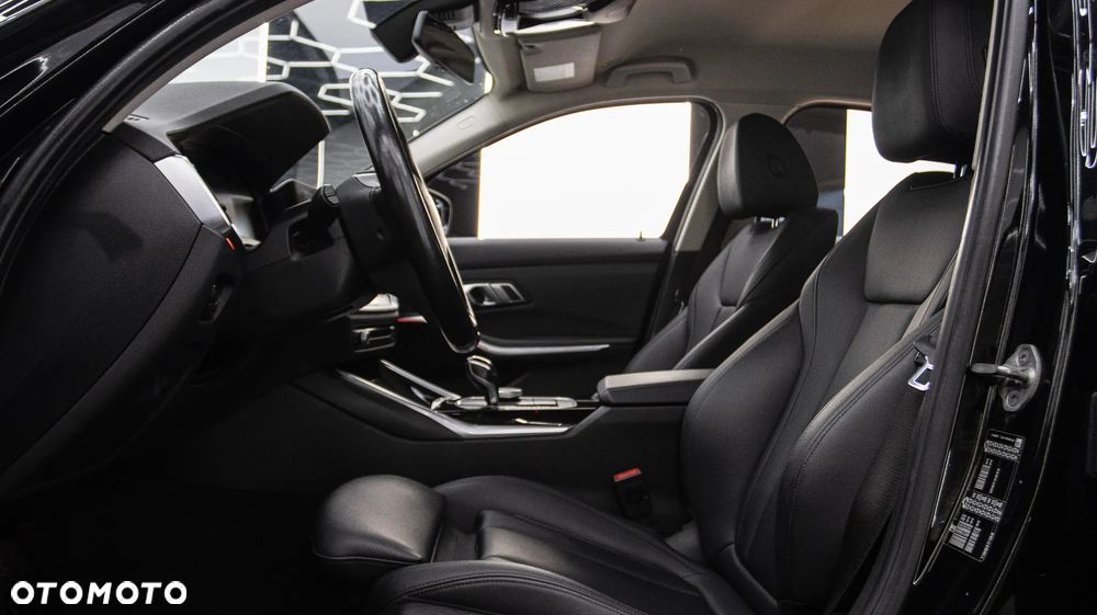 BMW Seria 3 320i - 15