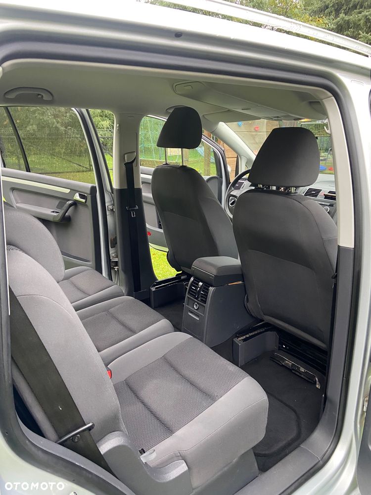 Volkswagen Touran - 16