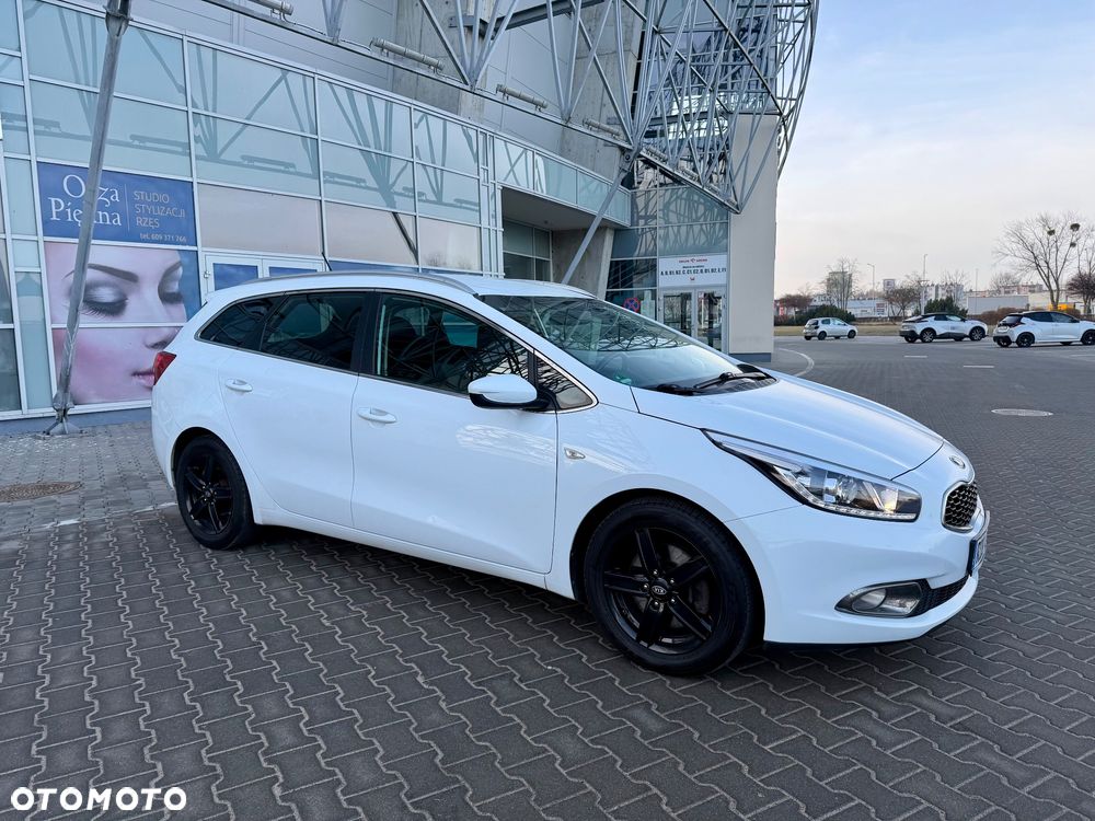 Kia Ceed - 12