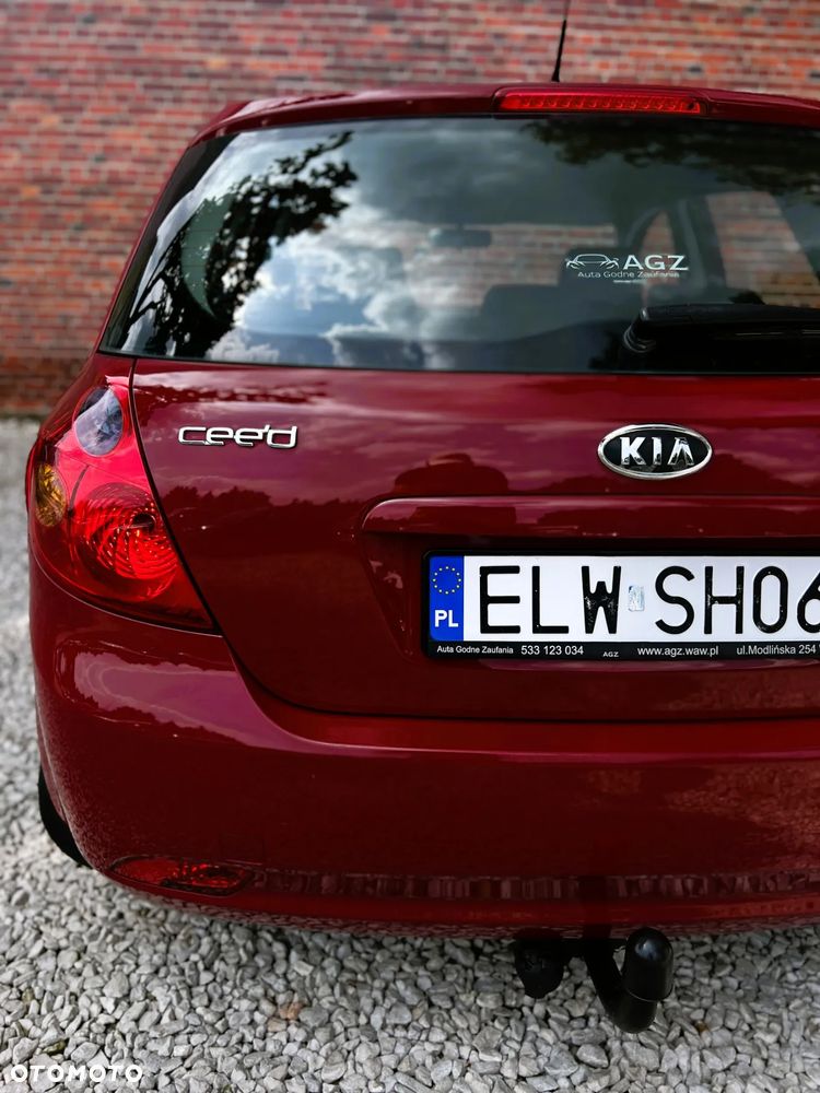 Kia Ceed - 33