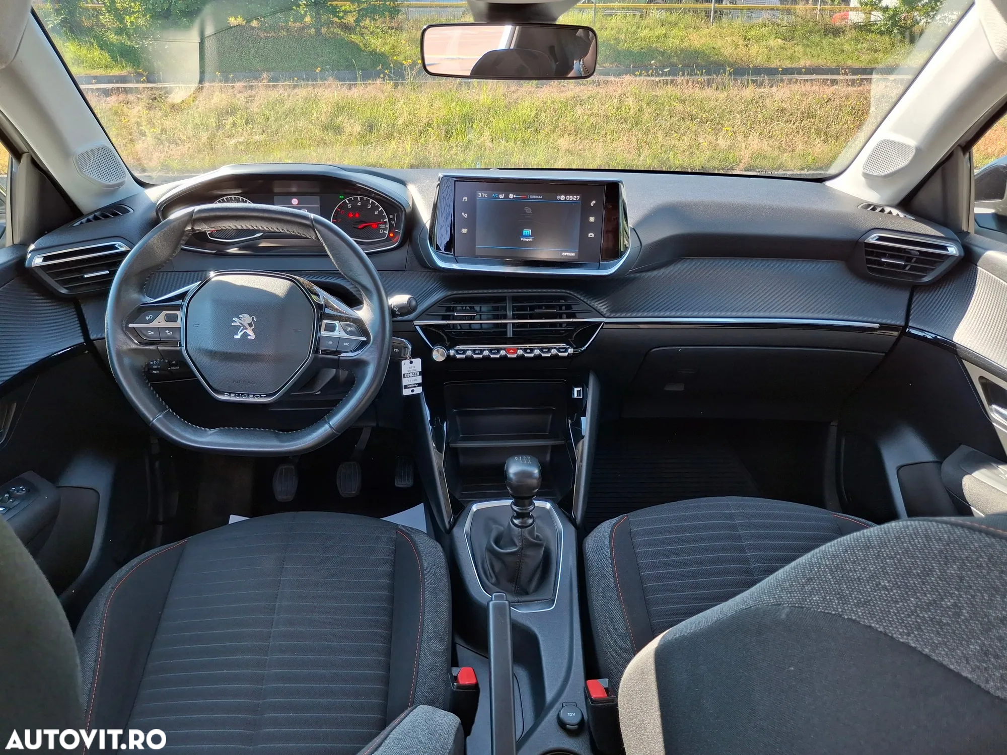 Peugeot 208 - 12