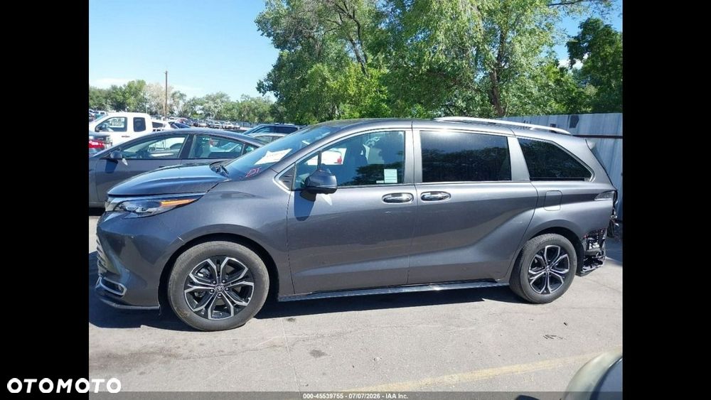 Toyota Sienna - 7