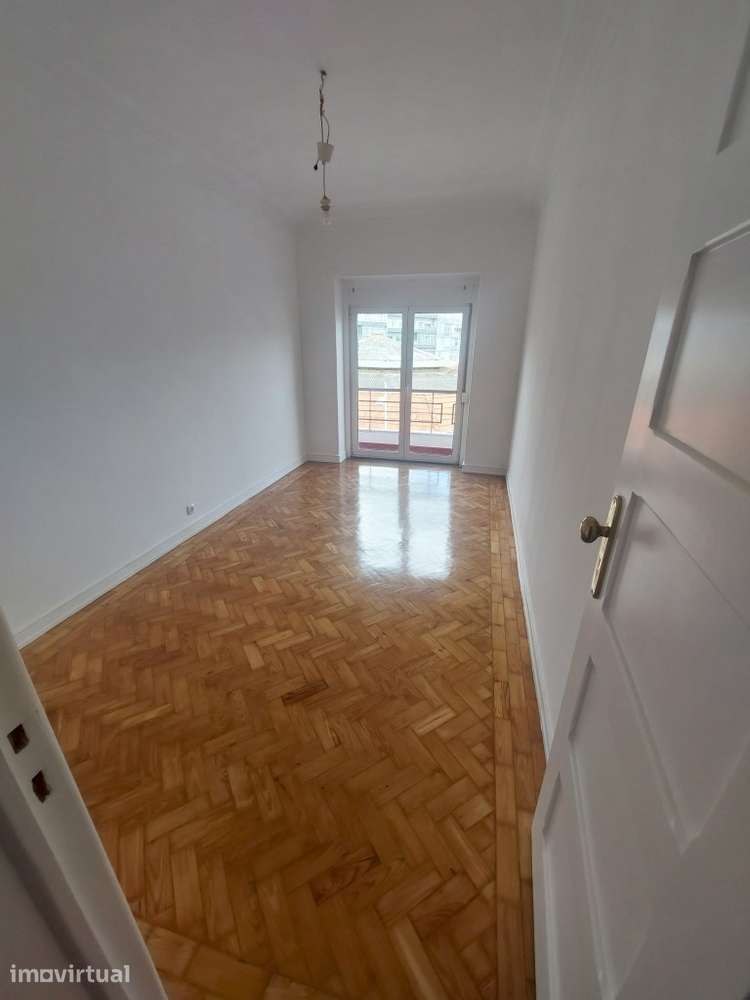 Apartamento T2 com varanda em Almada - Grande imagem: 2/11