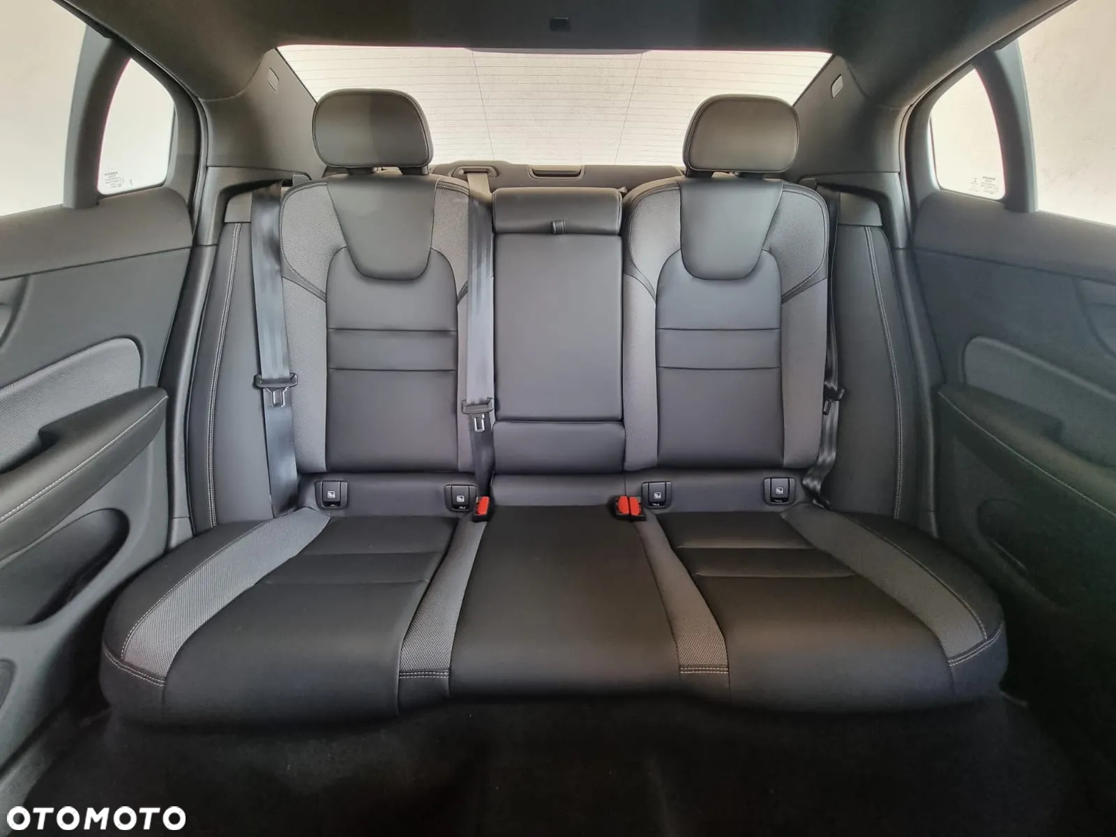 Volvo S60 B5 B AWD Ultimate Dark - 27