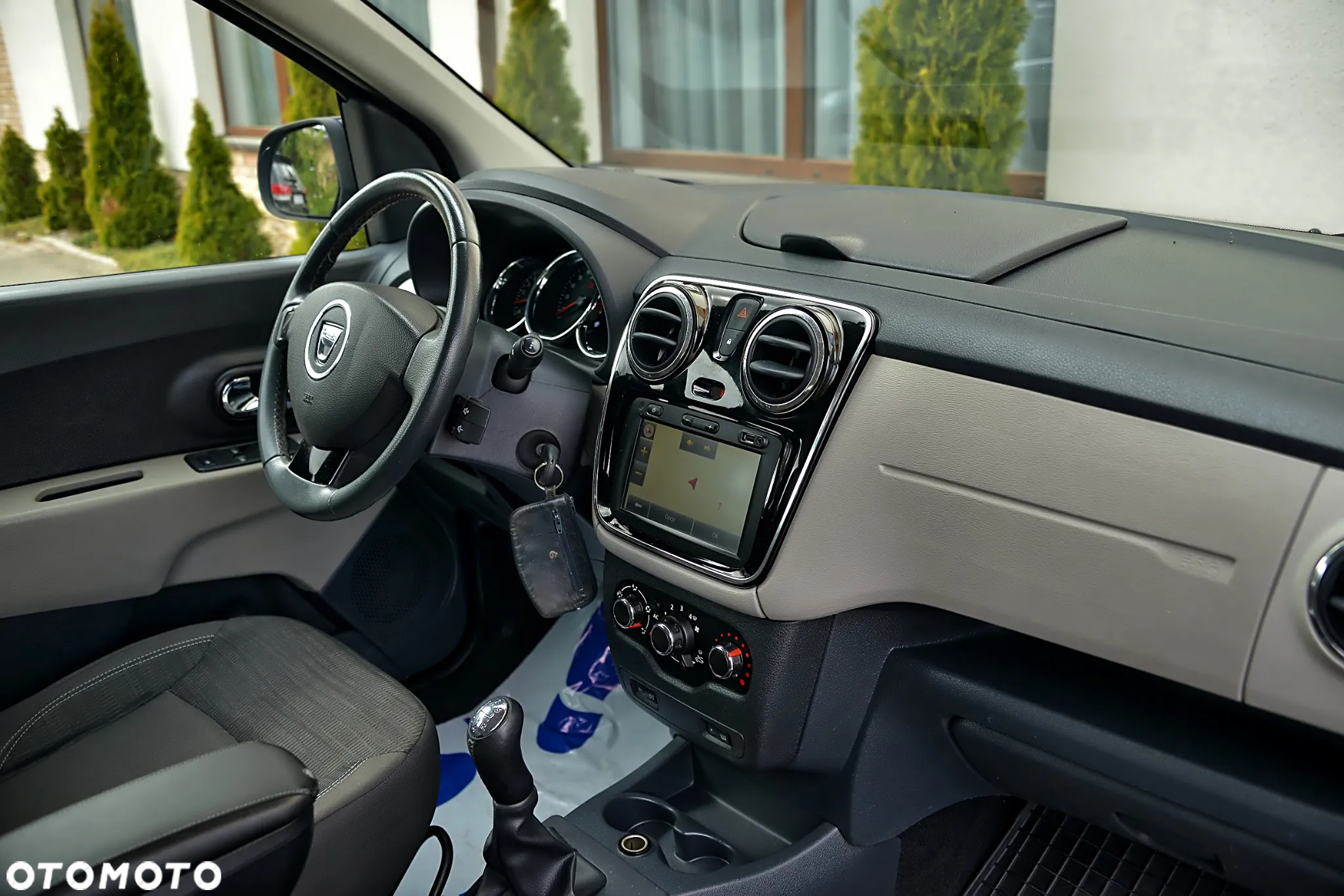 Dacia Lodgy TCe 115 Laureate - 32