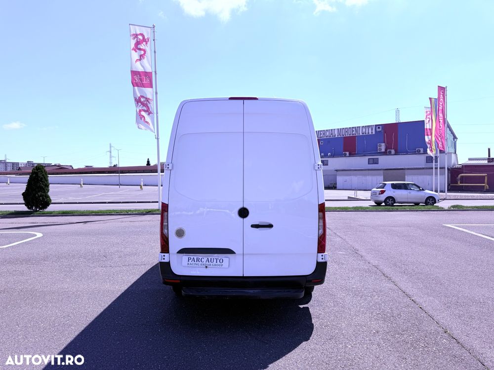 Mercedes-Benz Sprinter - 11
