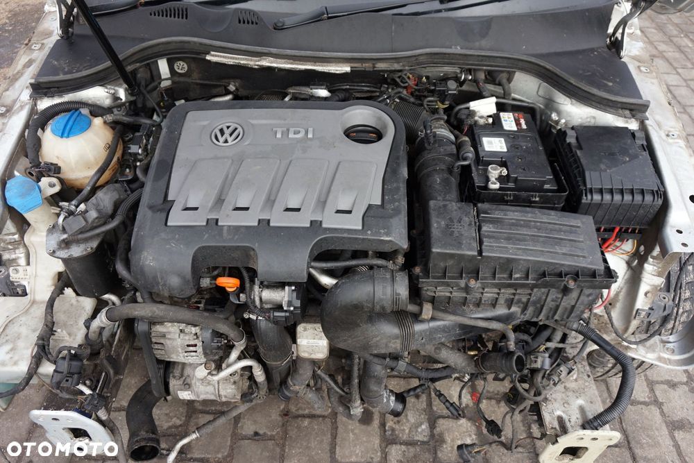 VOLKSWAGEN PASSAT B7 SEDAN 2012 LA7W 2.0 TDI CFFB 140KM NFU SREBRNY na części - 9