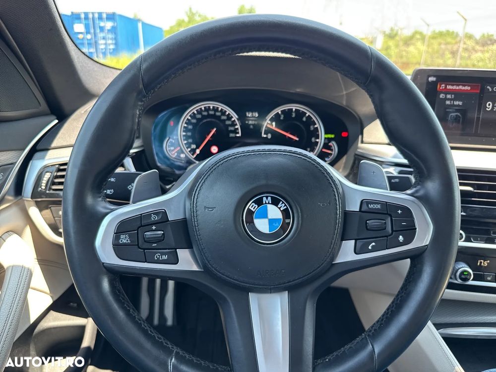 BMW Seria 5 540i xDrive AT - 18