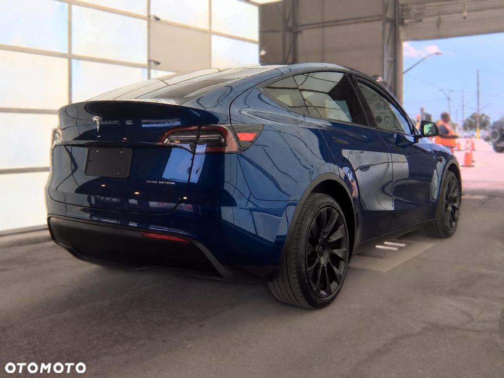 Tesla Model Y Long Range Dual Motor AWD - 3