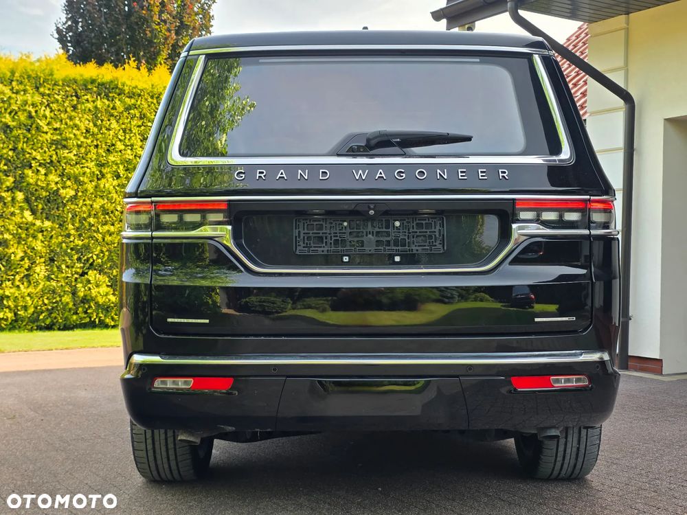 Jeep Grand Wagoneer - 8