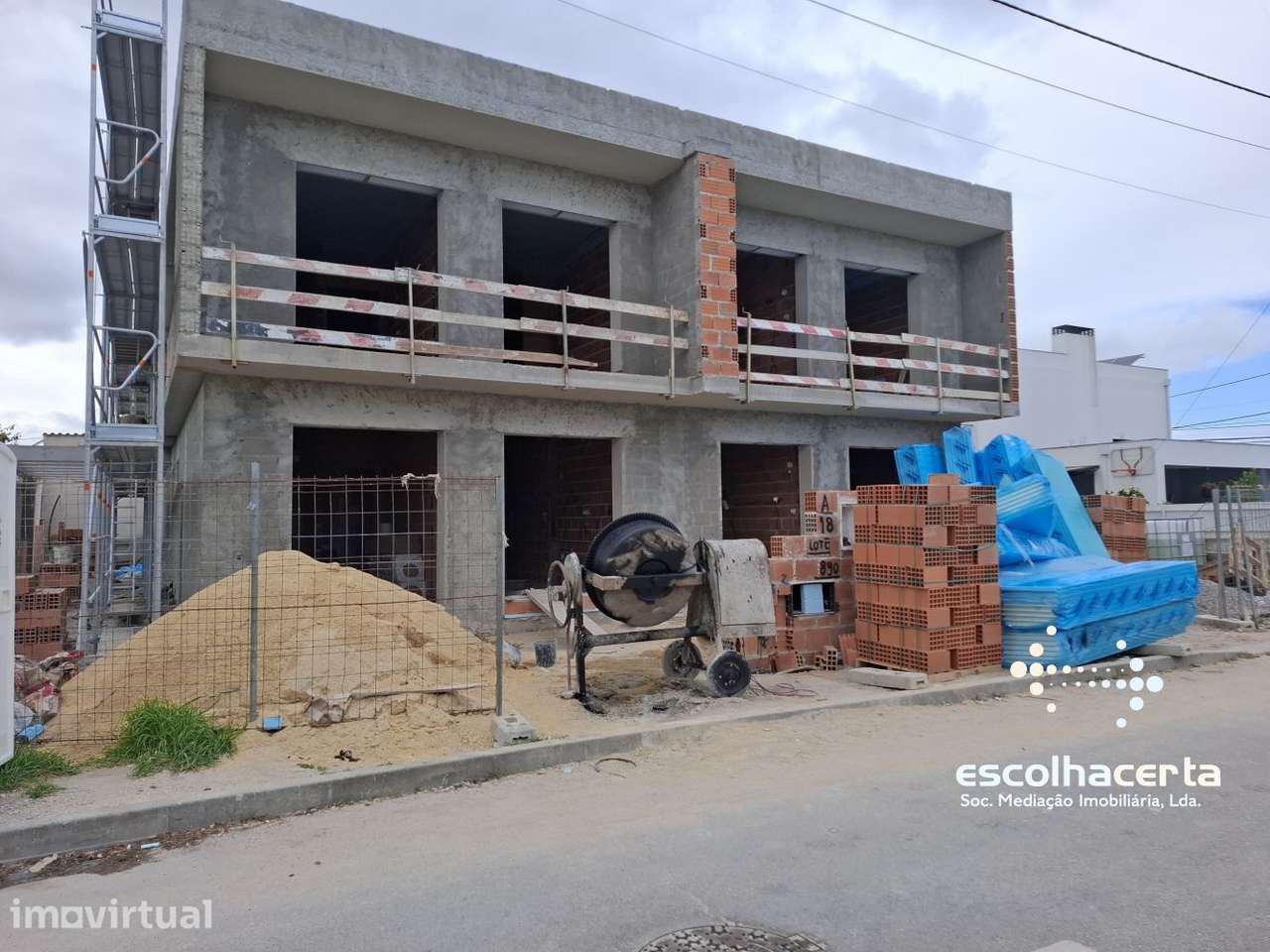 Moradia T4 Nova com Piscina e 3 Suítes | Design Moderno | Fernão... - Grande imagem: 3/38
