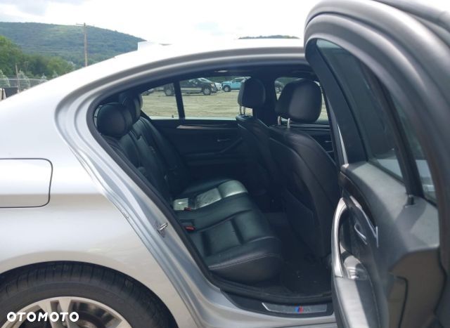 BMW Seria 5 528i xDrive - 29