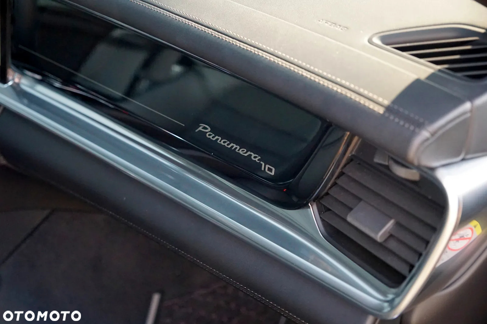 Porsche Panamera 4 E-Hybrid 10 Years Edition - 35