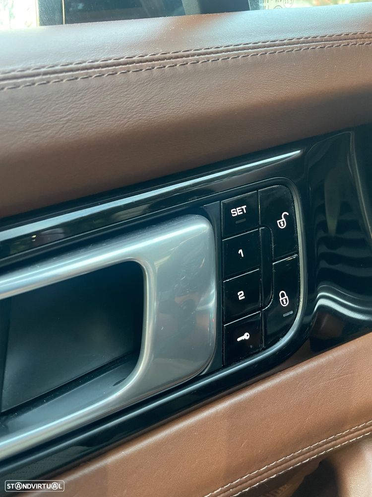 Porsche Panamera Sport Turismo 4 E-Hybrid 10 Years Edition - 12