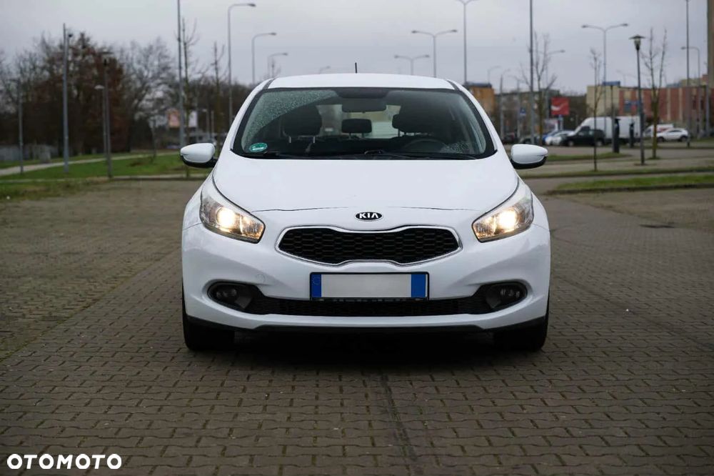 Kia Ceed 1.4 CVVT Attract - 3