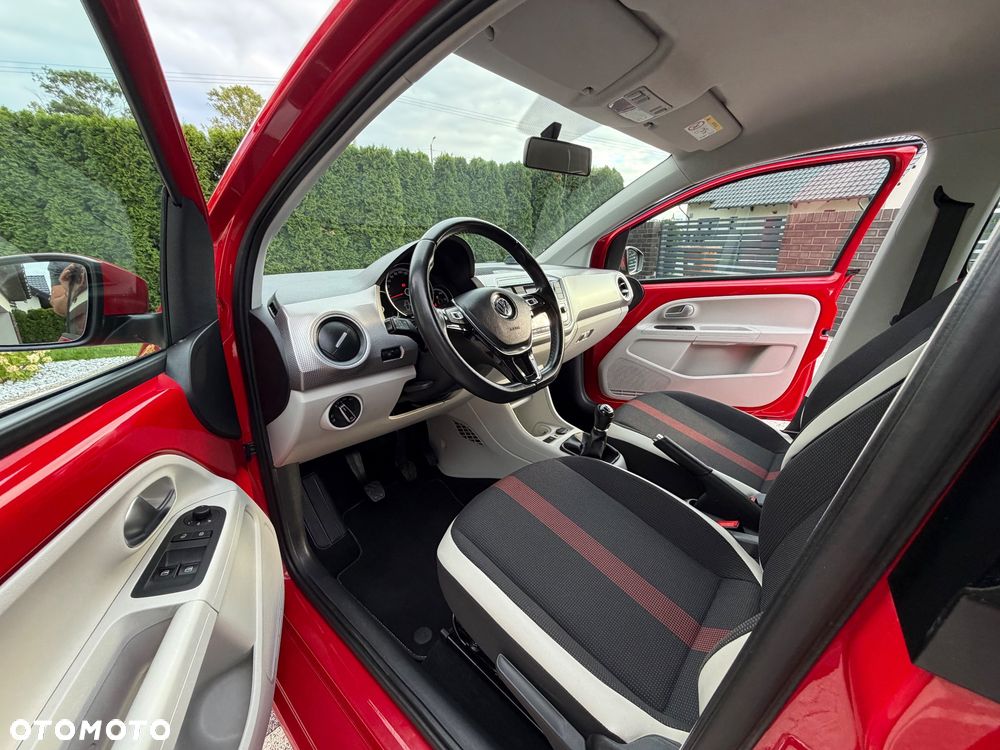 Volkswagen up! street - 9
