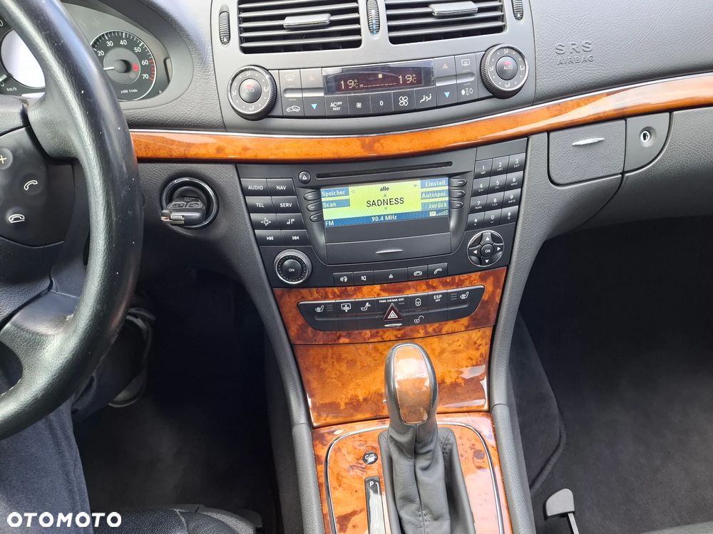 Mercedes-Benz Klasa E 320 4-Matic Avantgarde - 24