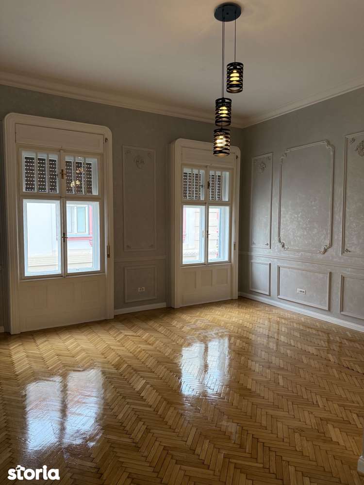 Spațiu elegant de închiriat în clădire istorică Casa Steiner Miks - Imagine principală: 3/14