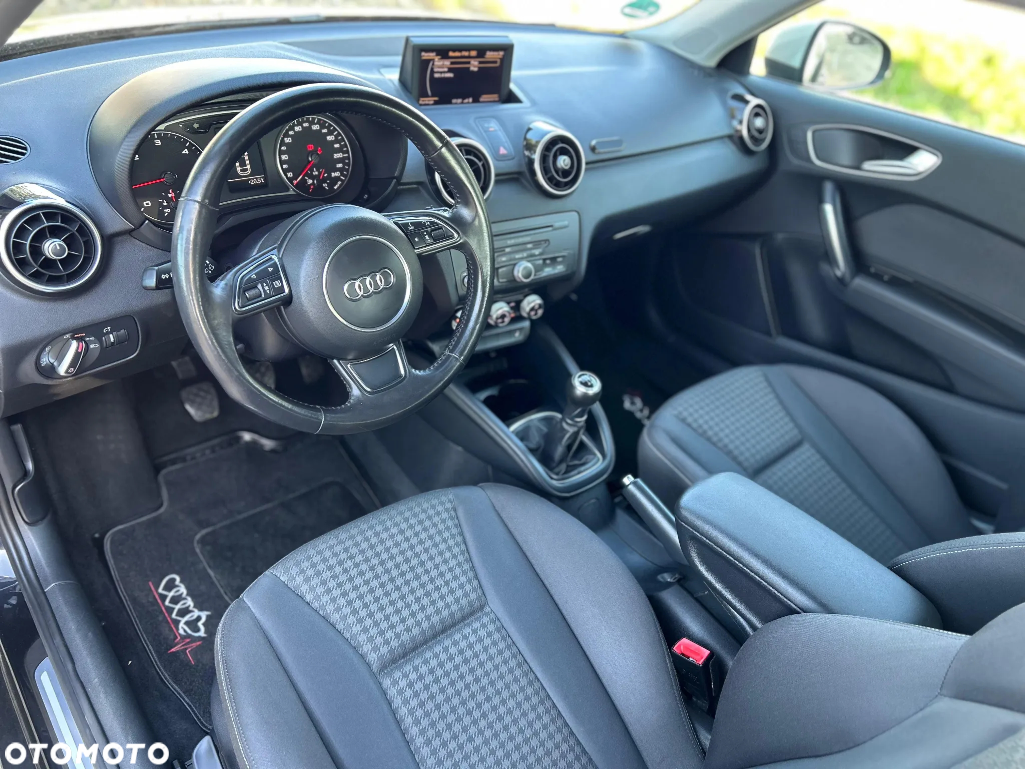 Audi A1 1.6 TDI Ambition - 11