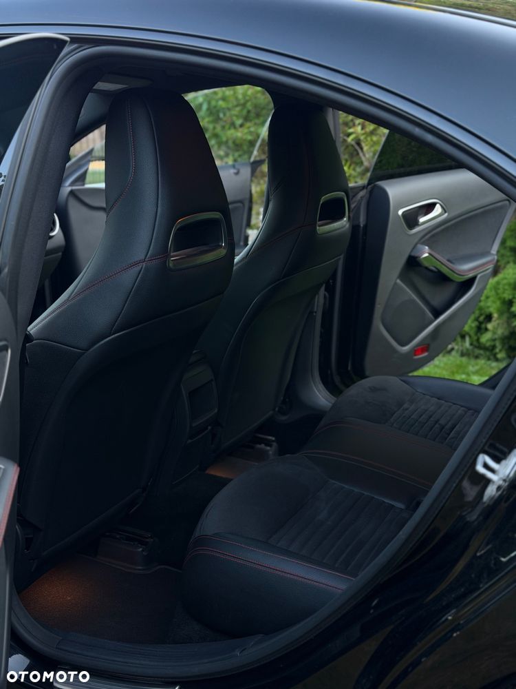 Mercedes-Benz CLA - 12