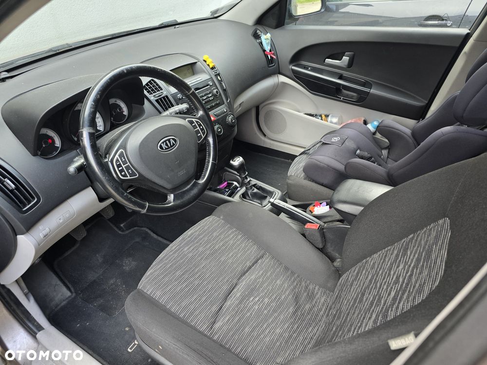 Kia Ceed 2007 photo 4