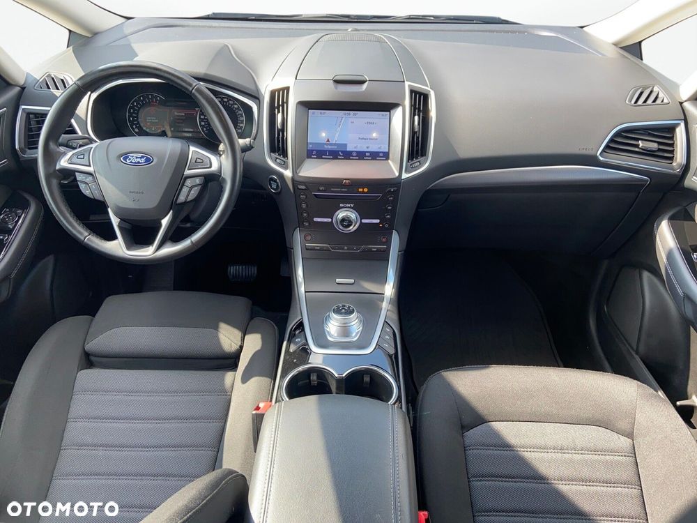 Ford S-Max - 11
