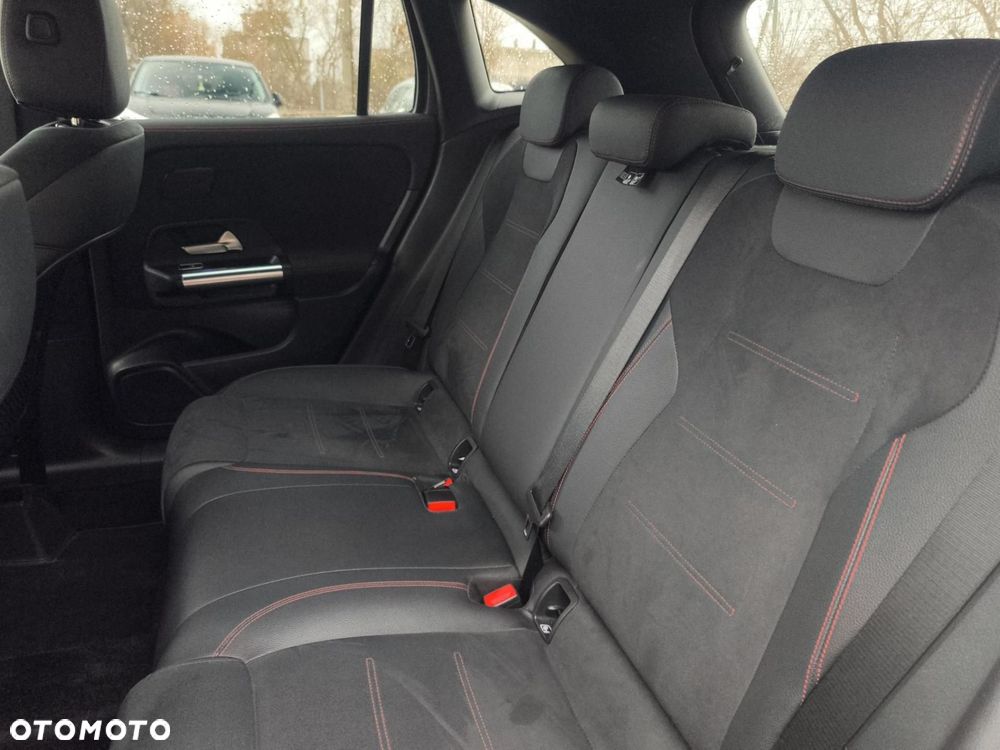 Mercedes-Benz GLA - 21