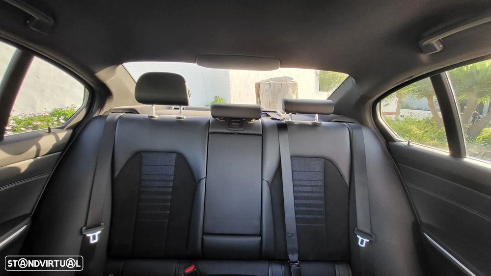 BMW 330 e Pack M Auto — fotografia 6