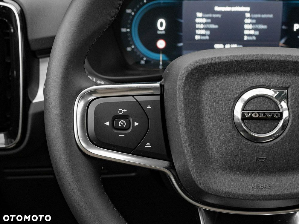 Volvo XC 40 B3 Plus Dark - 17