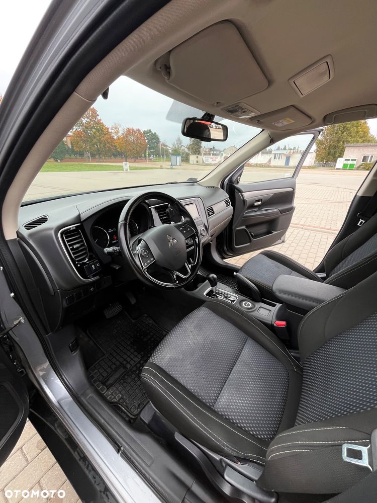 Mitsubishi Outlander - 12