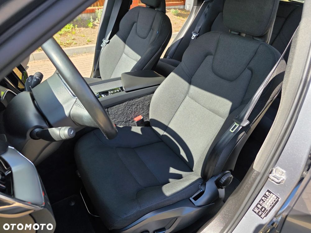 Volvo XC 60 B4 B Momentum Pro - 40