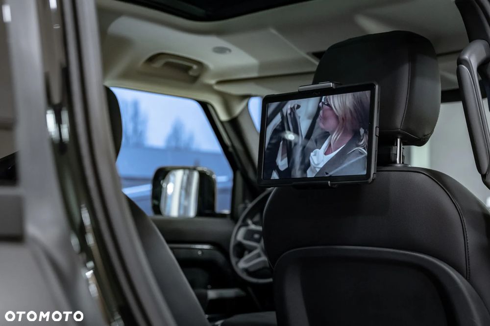 Land Rover Defender 110 D250 X-Dynamic HSE - 37