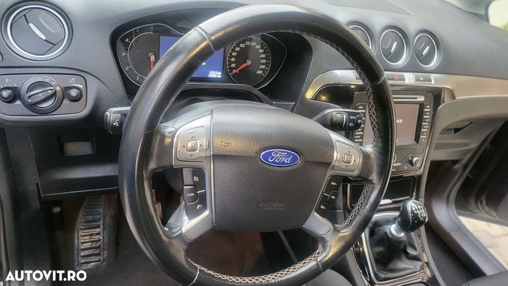 Ford S-Max - 17