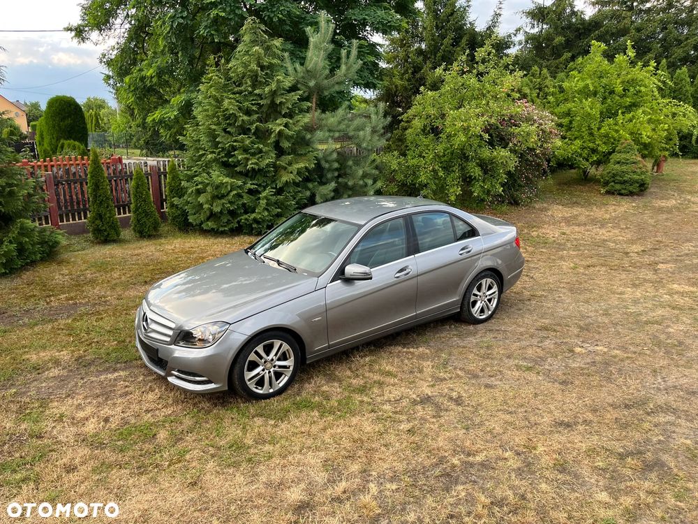 Mercedes-Benz Klasa C 180 CGI BlueEFFICIENCY Avantgarde - 28