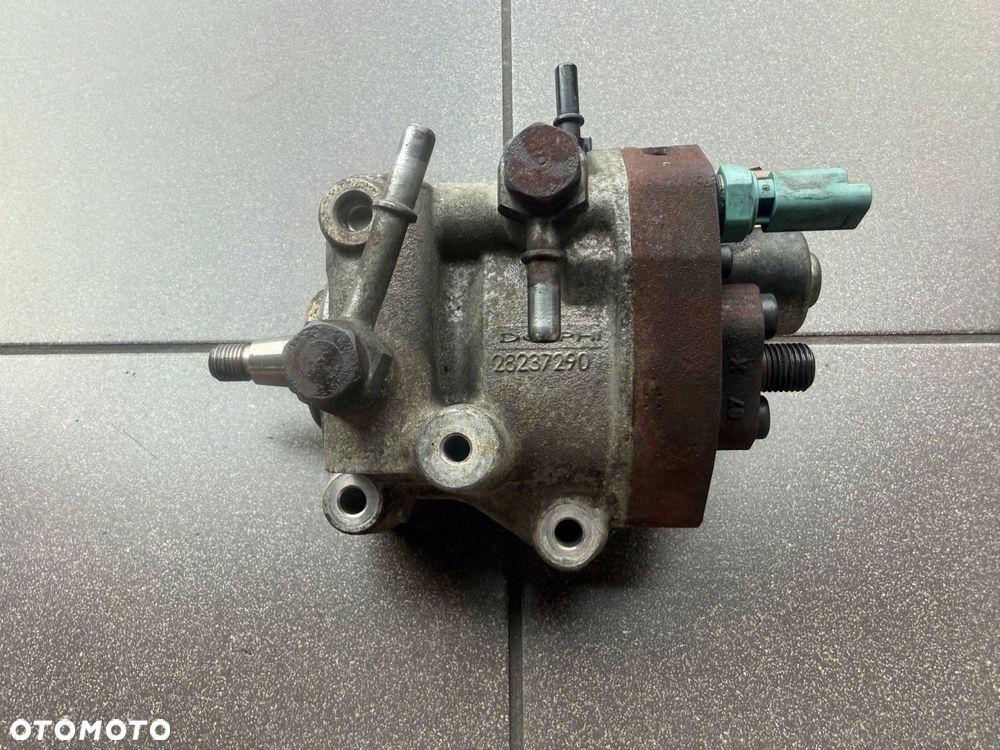 POMPA WTRYSKOWA 1.5 DCI DELPHI 167003608R H8201121521 - 1