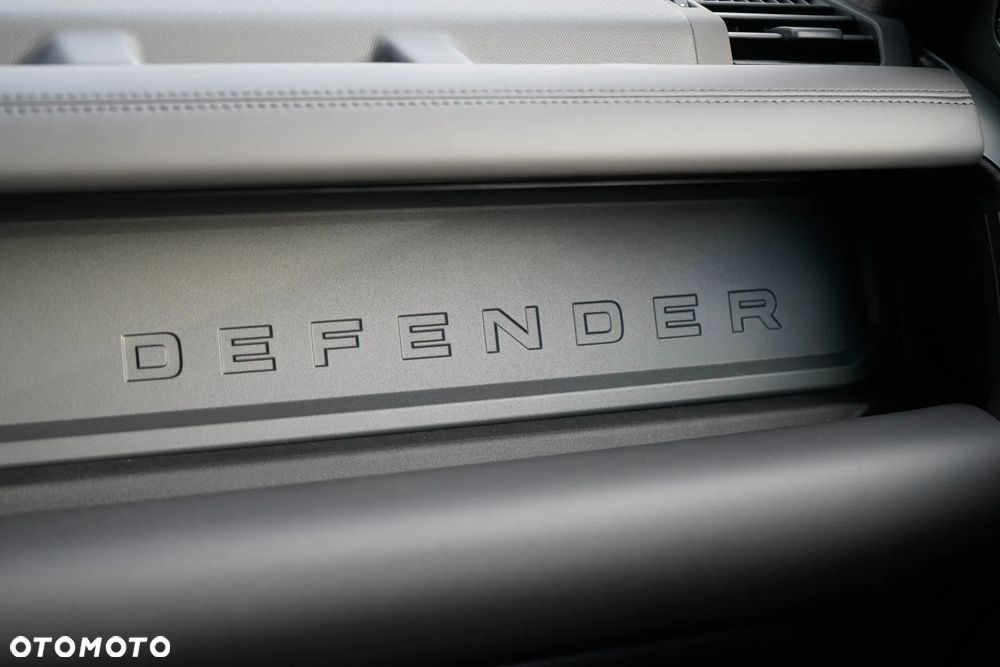 Land Rover Defender 3.0 D350 mHEV X-Dynamic HSE - 24