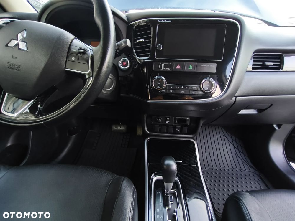 Mitsubishi Outlander - 11