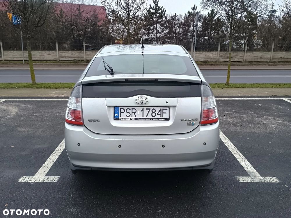 Toyota Prius 1.5 VVT-i Prestige - 4