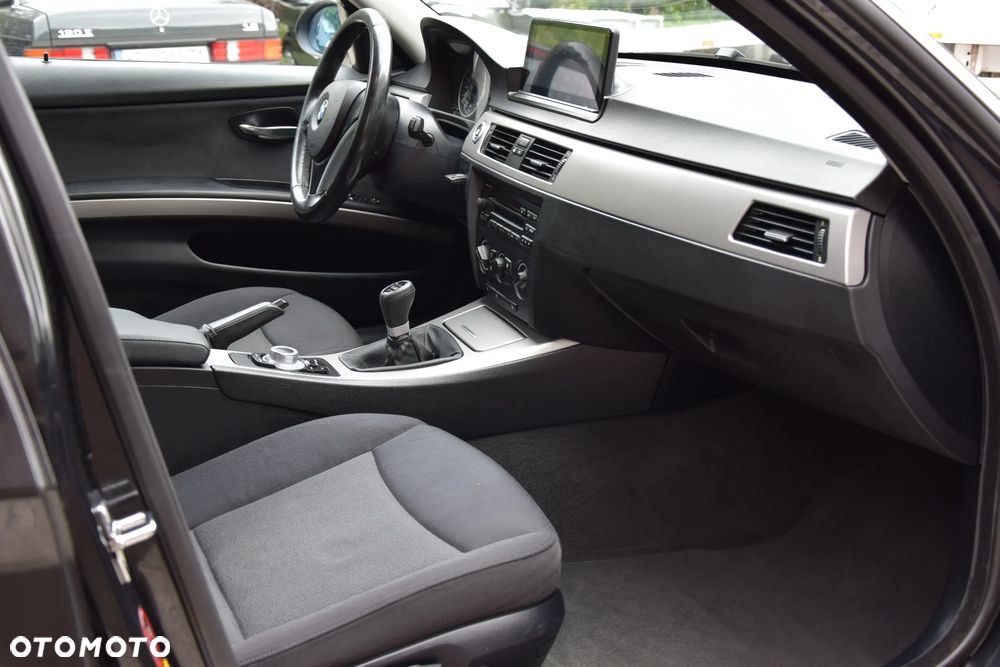 BMW Seria 3 318i - 22